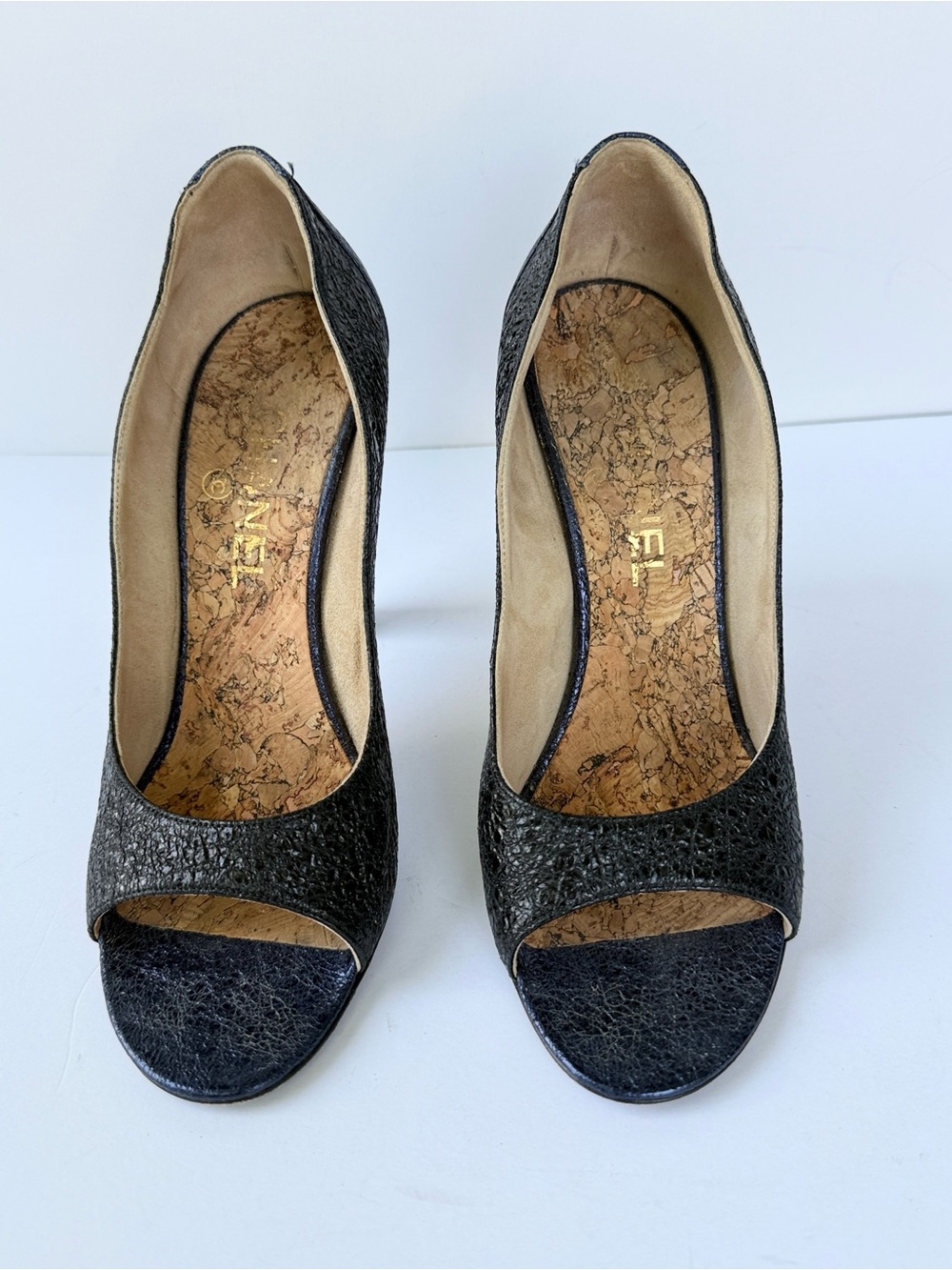 CHANEL Metallic Navy & Black Textured Peep-Toe Pumps Interlocking Gold CC Size 8 - Picture 6 of 14
